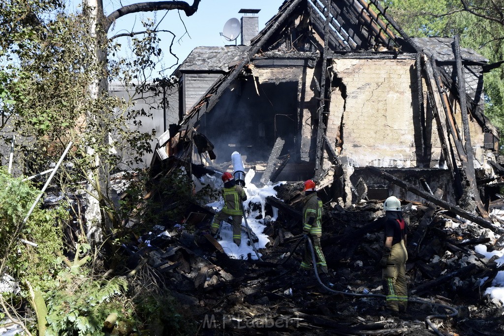 Grossfeuer Einfamilienhaus Siegburg Muehlengrabenstr P1363.JPG - Miklos Laubert